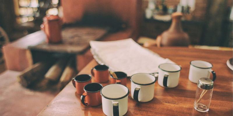 光纤激光切割对比CO2激光切割：钣金加工的经济性分析与水刀、兰森切割的抉择