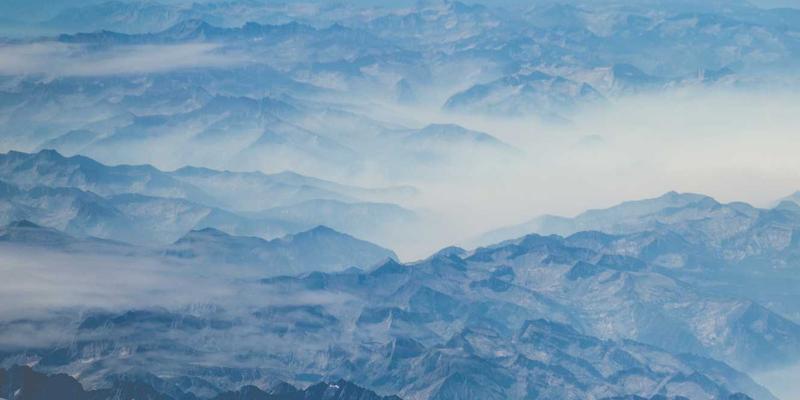 水刀切割 vs 激光切割机：在复合材料与特种玻璃加工中的精度控制与核心优势解析