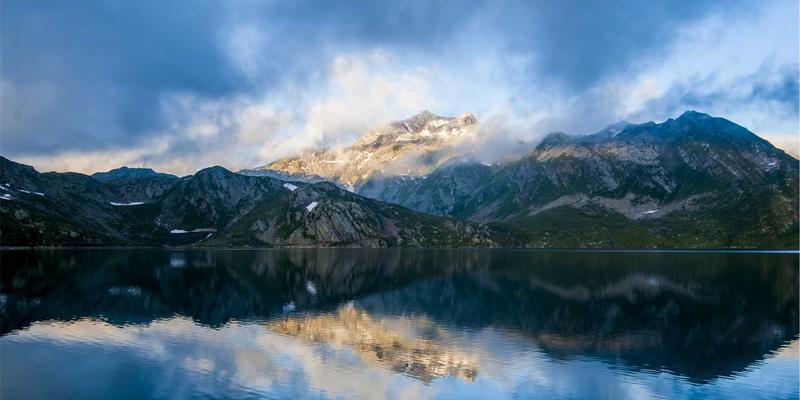 超越传统：五轴激光切割如何重塑航空航天复杂曲面金属加工